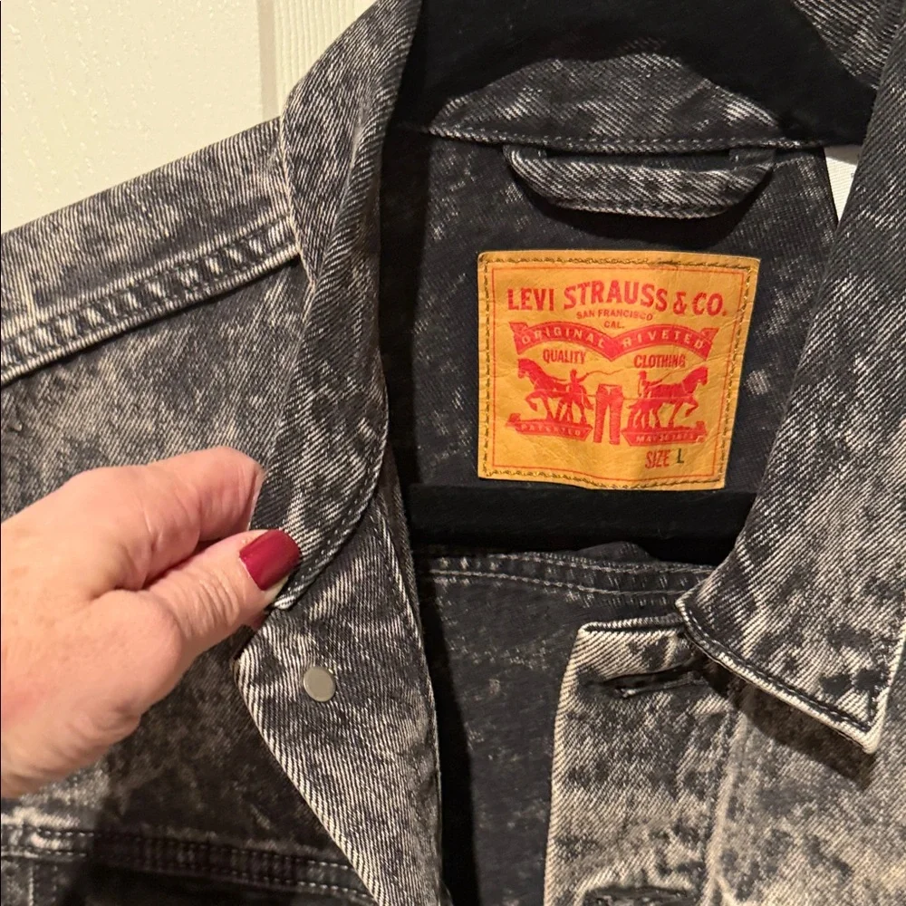 Levi's Charcoal Acid Wash Denim Jacket - Picture 2 of 5